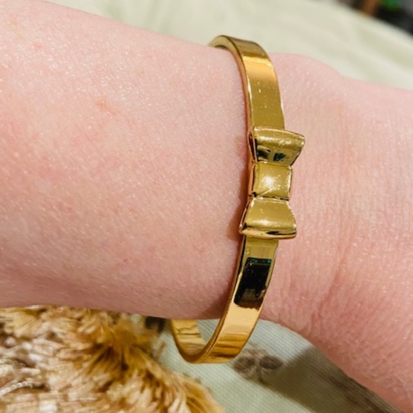 O1-Classic Kate Spade Gold Petite Bow Bangle - Picture 4 of 6